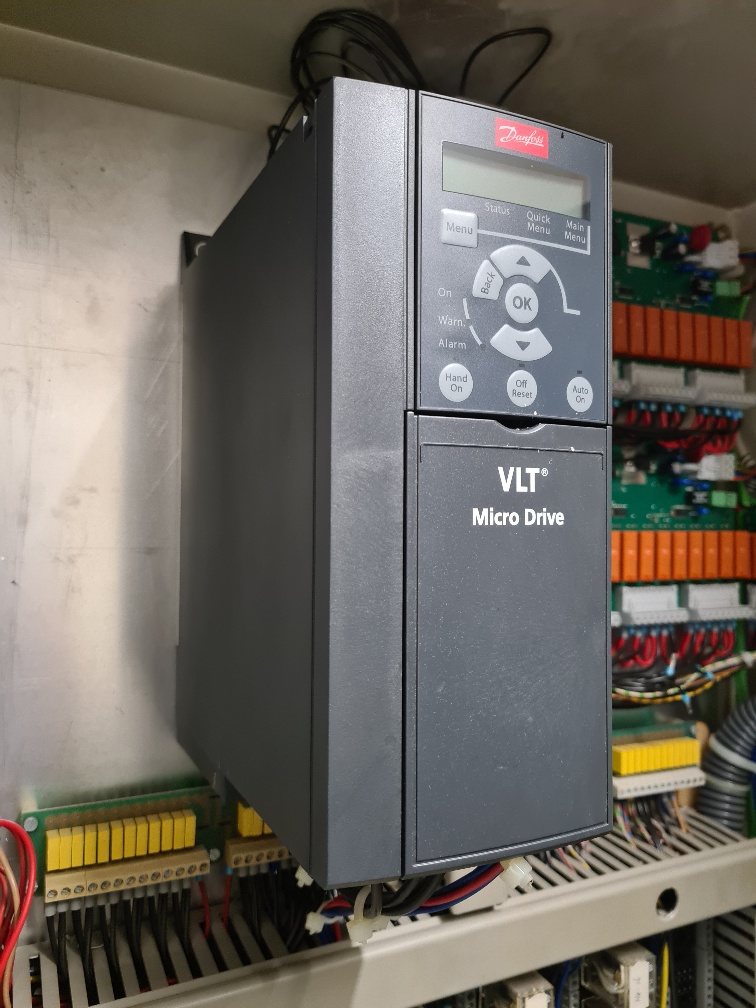 BRIJVOER ONDERDELEN Polyester wegers 7.200 en 5.600 kg, weegstaven, vlinderkleppen, rvs resttanks, K64 kasten, ilm kasten, roerwerken op bunkers en voor in wegers et cetera