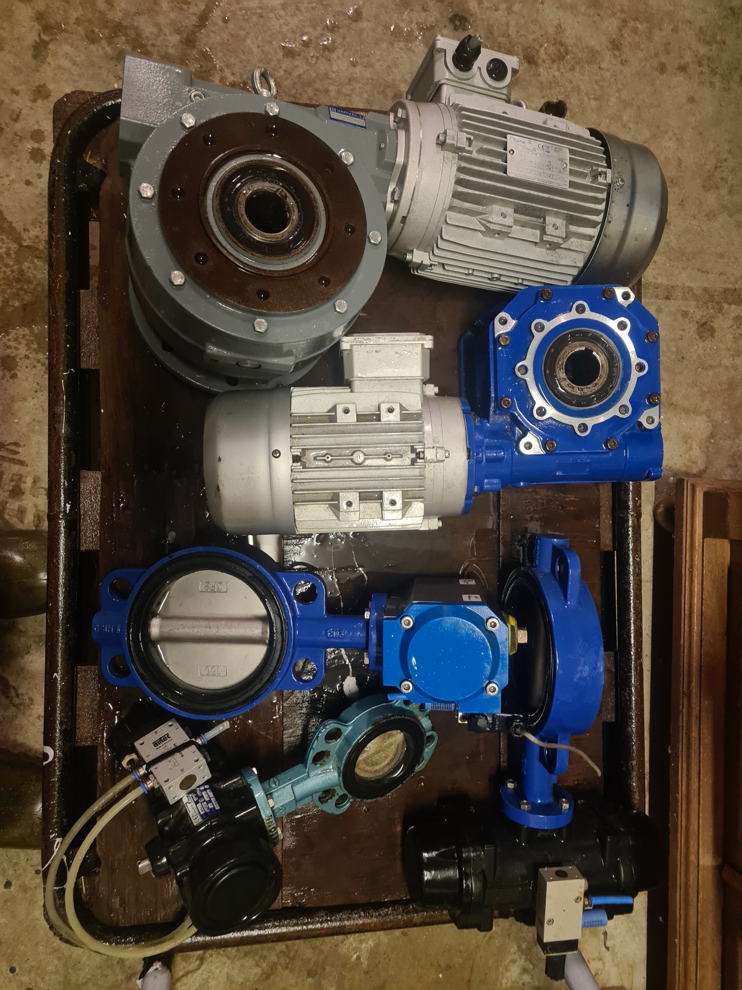 Verschillende motorreductor’s en vlinderkleppen in diverse maten